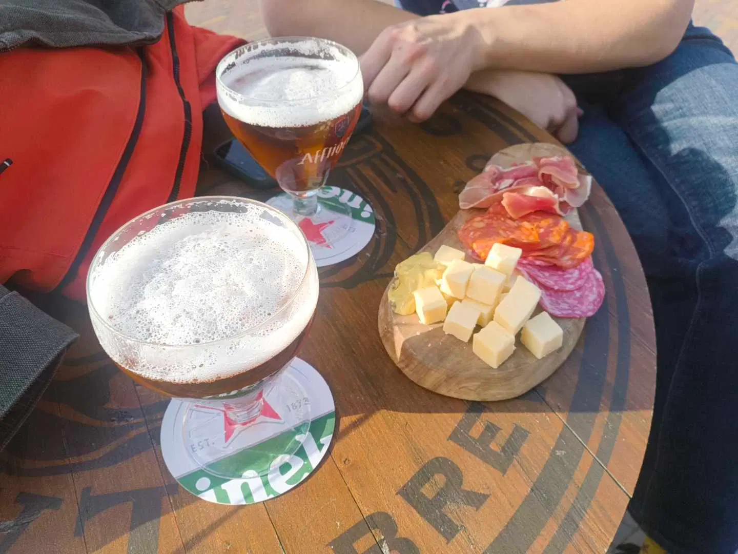 borrelplankje met biertje